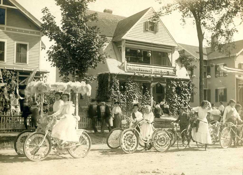 1905-Carnival-Girls-on-Bikes.jpg