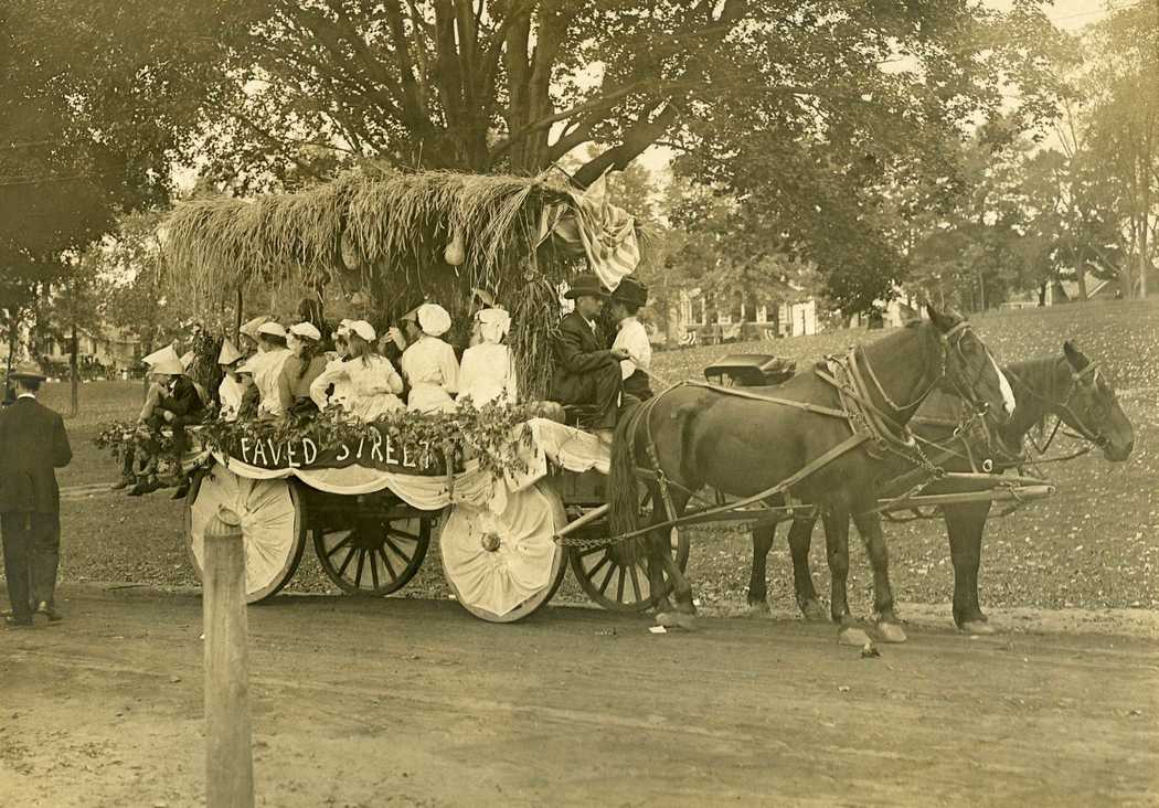 1910-Carnival-Paved-Street-School-float.jpg