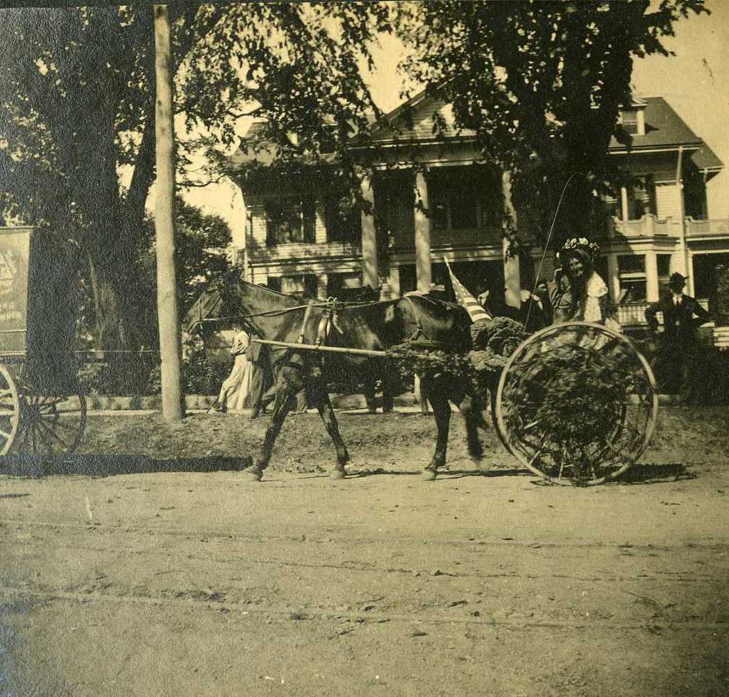 1905-Carnival-Mr-&-Mrs-Elon-Bragg.jpg