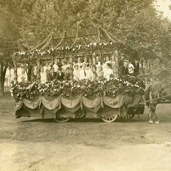 1910 Carnival: Center School Grade 8