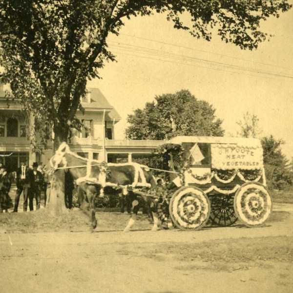 1905 Carnival: G.H. Foote Market Float
