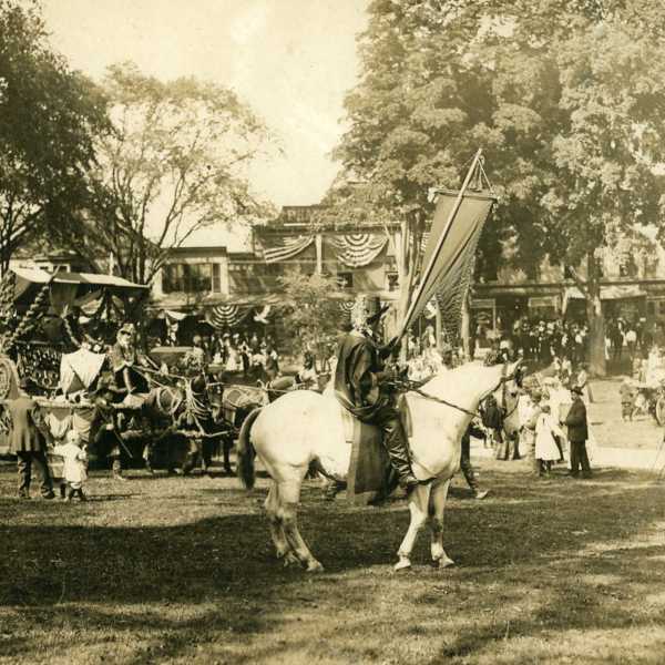 1909 Carnival: M.I.F. Co. Float