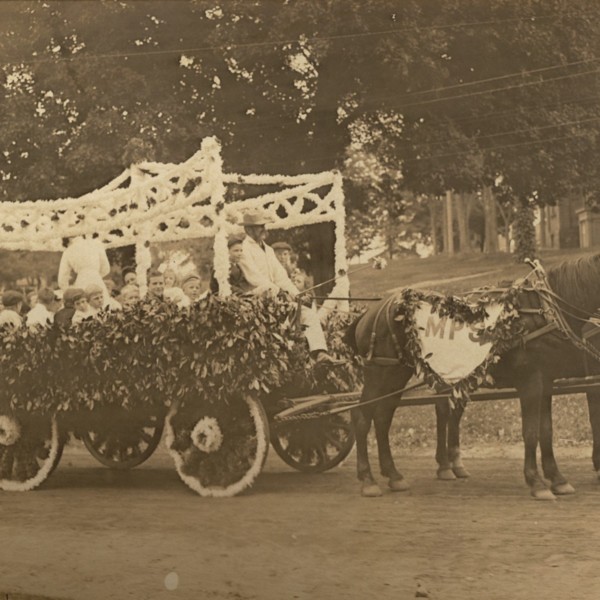 1910 Carnival: Mill Plain School Float