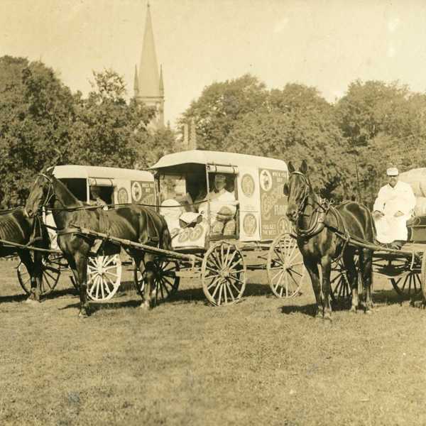 1909 Carnival: Ceresota Flour Carts
