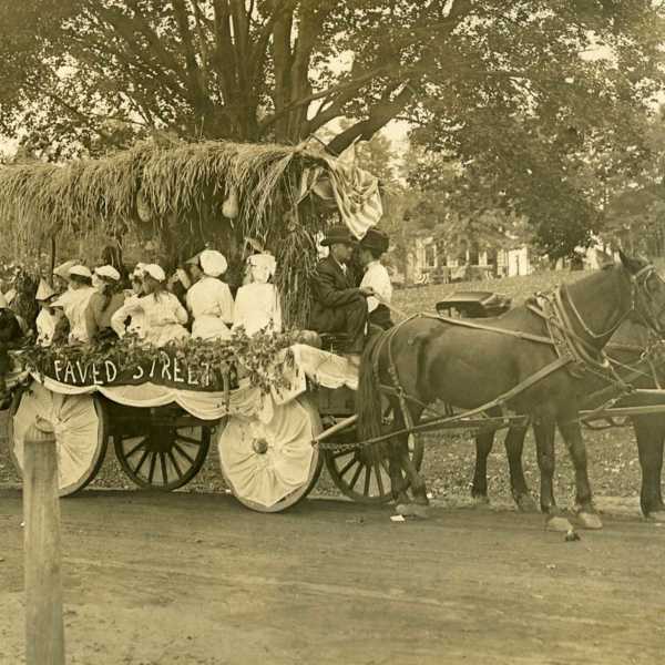 1910 Carnival: Paved Street School Float