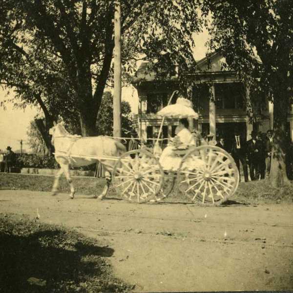1905 Carnival: Mrs. S.G. Linsley #2