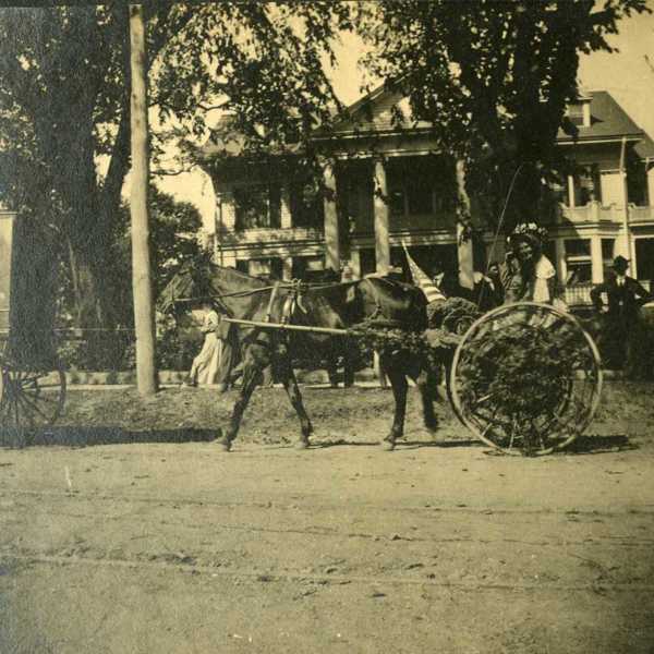 1905-Carnival-Mr-&-Mrs-Elon-Bragg.jpg
